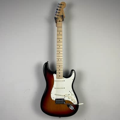 Fender American Series VG Stratocaster with Maple Fretboard 2007 - 2009 - 3-Color Sunburst image 3