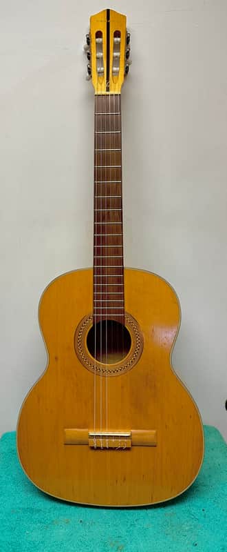 Rare 1961 Yamaha Model No. #45 Classical Concert Guitar Nippon