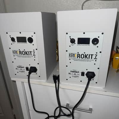 KRK ROKIT 7 G4 White Noise Powered Studio Monitor, White pair image 2