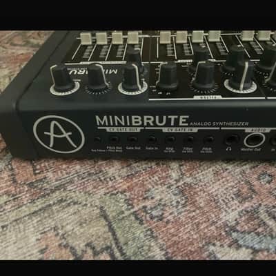Arturia MiniBrute 25-Key Synthesizer 2012 - 2018 - Black image 2