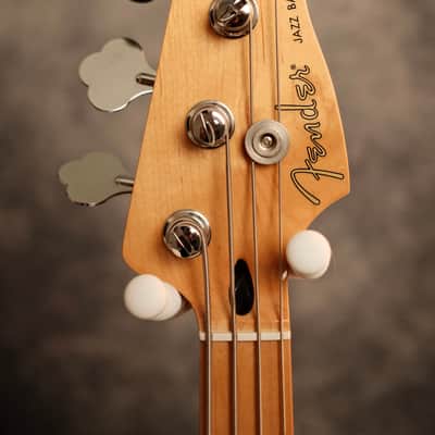 Fender Player Jazz Bass with Maple Fretboard 2018 - 2024 - 3-Color Sunburst image 6