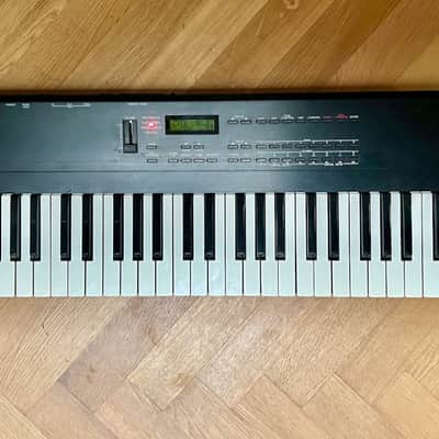 Roland D-5 61-Key Multi-Timbral Linear Synthesizer 1989 - 1992 - Black