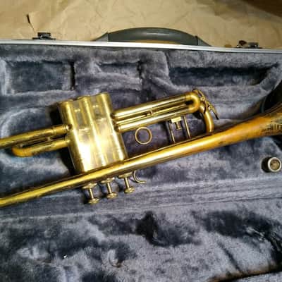 LaMonte Superior trumpet, USA, w/ Case/MP, Good playing condition with wear/dent image 2