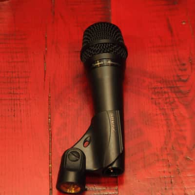 Shure PGA57 Cardioid Dynamic Instrument Microphone image 4