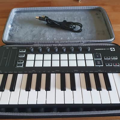 Novation Launchkey Mini MK3 + Hard Case — Excellent Condition image 2