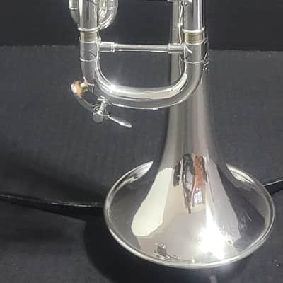 Bach Stradivarius 37 Bell Trumpet, 1 Mouthpiece &2 handle hardwood case & Key 1975-1979 - Silver plated image 4