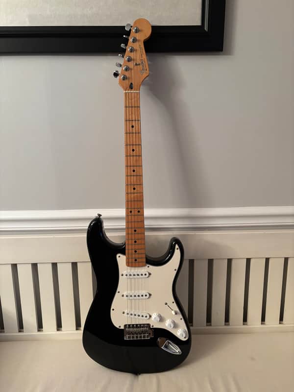 Fender Standard Stratocaster 1998 - 2005 | Reverb