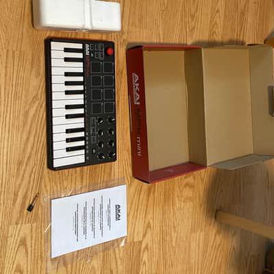 Akai MPK Mini Play MKIII Portable 25-Key MIDI Controller 2022 - Present - Black image 3