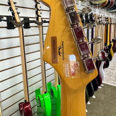 Squier Classic Vibe '60s Stratocaster with Laurel Fretboard - 3-Color Sunburst image 5