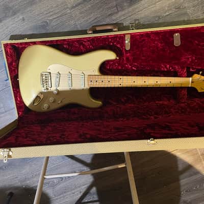 Fender Stratocaster 50th Anniversary 2004 - Gold image 18
