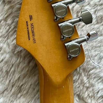Fender Kurt Cobain Jaguar® Right-Handed, Rosewood Fingerboard, 3-Color Sunburst image 8