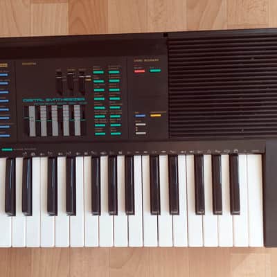 Yamaha PSR-36 wonderful synth with great rhythm, bass and chord accompaniment settings image 3