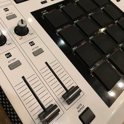 Akai MPC2500 Special Edition White image 4
