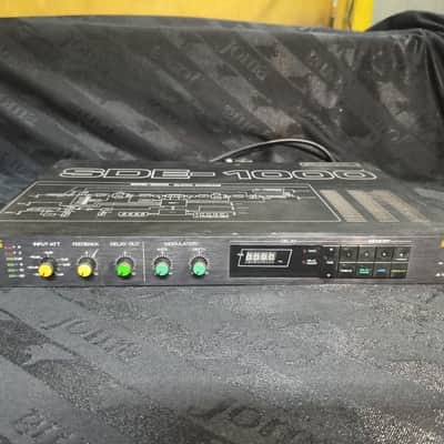 Roland SDE-1000 Digital Delay 1983 - 1989 - Black
