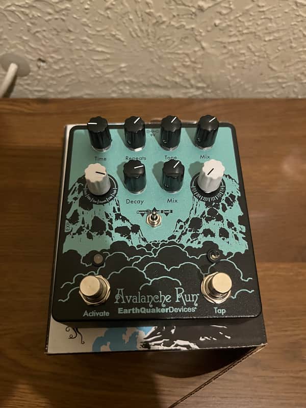 EarthQuaker Devices Avalanche Run Stereo Reverb & Delay with Tap Tempo V2