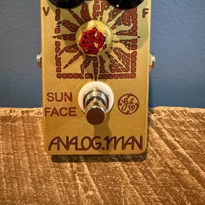 Analogman Sun Face GE High Gain Germanium Fuzz with Sun Dial Knob 2015 - 2021 - Gold image 1
