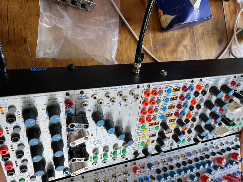 Special Buchla 201e-10 Powered Cabinet with extras! | Reverb España