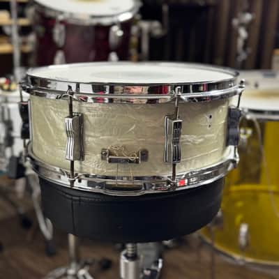 Ludwig Jazz Fest 14” x 5” Snare Drum  50’s - 60’s  - White Marine Pearl Trans Badge image 7