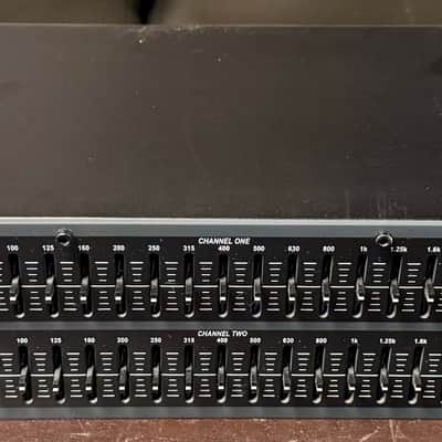 dbx 231 Dual Channel 31-Band EQ 2000s - Gray image 3