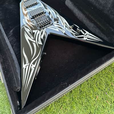 B.C. Rich Kerry King Signature KKV Tribal Flying V 2000er - Black image 1
