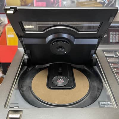 Technics SL-P1200 CD Player TESTED WORKS AND SOUNDS GREAT NO REMOTE image 6