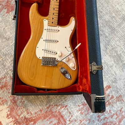 Fender Stratocaster with 3-Bolt Neck, Maple Fretboard 1975 - Natural image 2