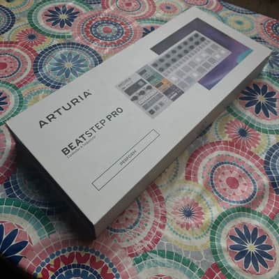 Immagine Arturia BeatStep Pro MIDI Controller 2017 - Present - White - 3
