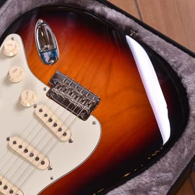 Fender Stratocaster American Professional II V 3 Tone Sunburst image 3