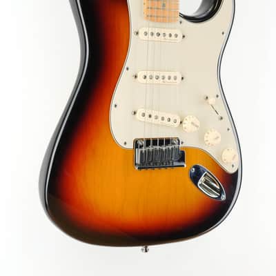 Fender American Deluxe Stratocaster 3-Color Sunburst 2002 image 5