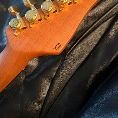 Suhr Modern Walnut top Mahogany body Satin image 7