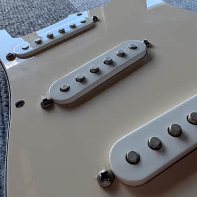 Fender Stratocaster 2007 MIM Loaded Pickguard SSS Pickups image 4