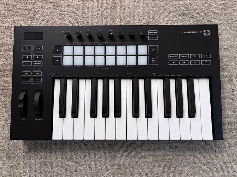 Novation Launchkey 25 MKIII MIDI Keyboard Controller 2020 - Present - Black image 1