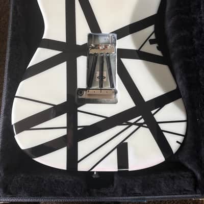 Charvel EVH Art Series 2004 - 2007 Black / White image 2