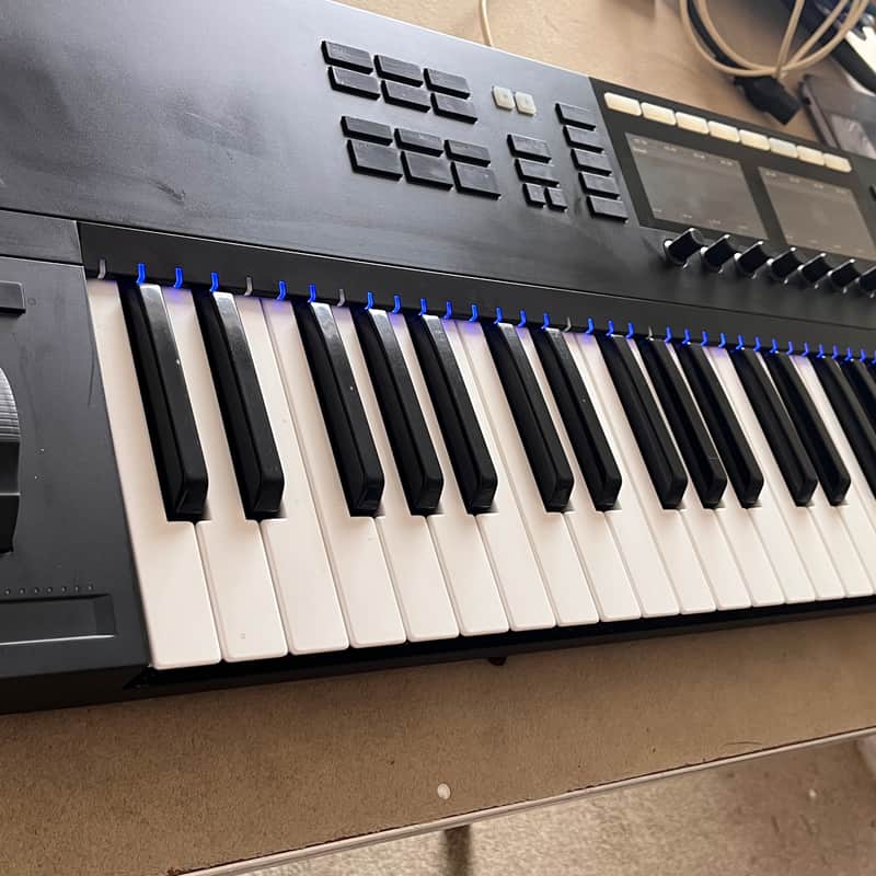 2010s Native Instruments Komplete Kontrol S61 Mk2 Black