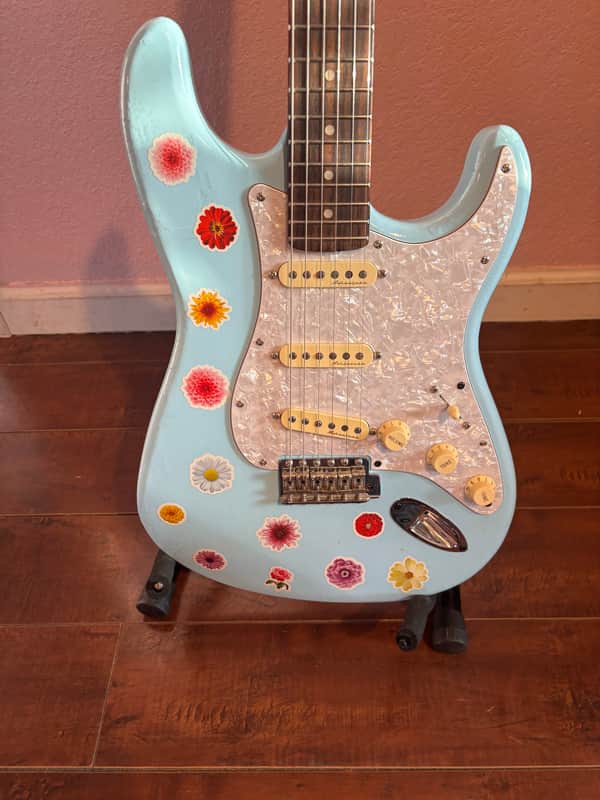 Fender Noiseless pickups, fender bridge, unknown body - Sonic blue image 1