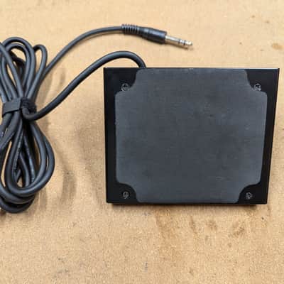 Live Wire 2-Button (Marshall style) Footswitch - Black image 3