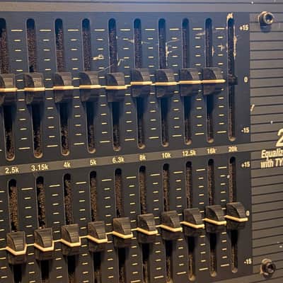 dbx 2231 2-Channel 31-Band Graphic Equalizer/Limiter w/ Type III Noise Reduction 2010s - Black image 5