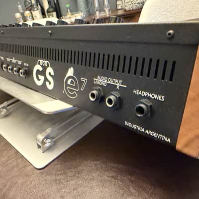 GS Music e7 2020s - Black and blue image 3