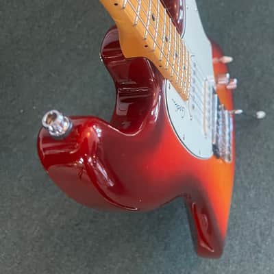 Godin Session SG MN 2010’s - Cherry Burst image 4