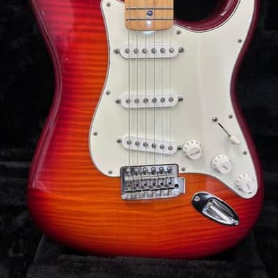 Fender Stratocaster 2010's - Cherry Sunburst image 3