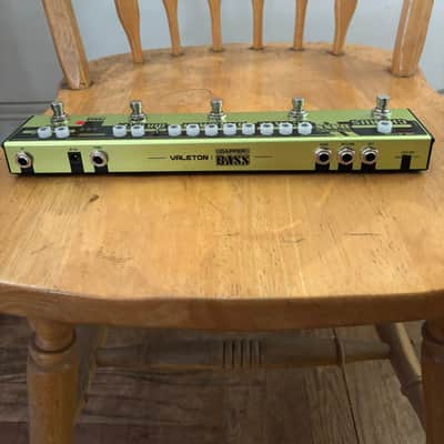 Valeton VES-2 Dapper Bass Multi Effects Strip AC adapter included image 8