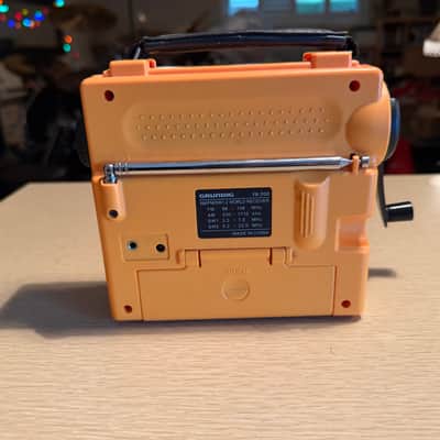 GRUNDIG FR-200 Emergency Radio Battery Crank  SW/AM/FM Flashlight Case Working! image 4