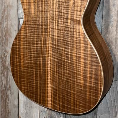 Larrivee 000-40 Custom Figured European Walnut Natural, Larrivee's Private Wood Stash Guitar ! image 12