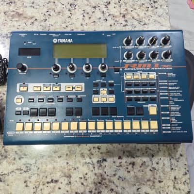 Yamaha RM1x Sequence Remixer 2000s - Blue