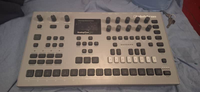 Elektron Analog Four MKII 4-Voice Tabletop Analog Synthesizer 2017 - Present - Grey image 1