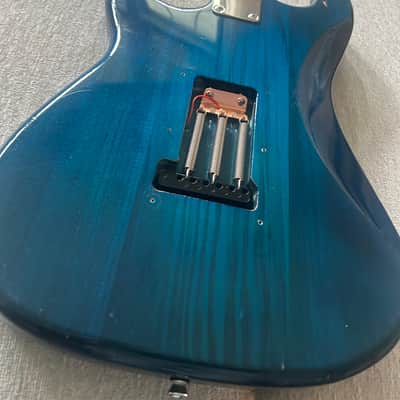 Vintage Johnson by AXL Strat-Style Electric Guitar – Seymour Duncan Pickups – Guyker Bridge – Transparent Blue image 7