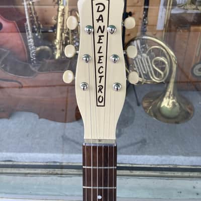 Consignment 1998 Danelectro Reissue U2 Made in Korea - White w/ Sitar Mod & Levy's Gig bag (Speer, J) image 5
