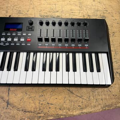 Used AKAI Professional MPK261 61-key Keyboard MIDI Controller image 4