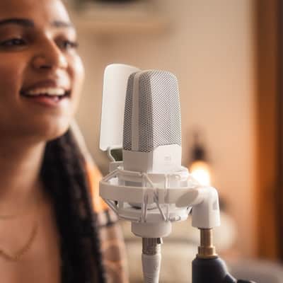 Arturia MiniFuse 2 Plug-and-Play Recording Starter Pack with Microphone, Headphone, and Premium Software Bundle (White) image 5