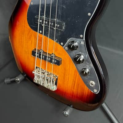 Squier Classic Vibe 70's Jazz Bass 4-String Bass Guitar 3-Tone Sunburst Finish image 4